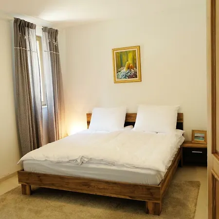 Happy River House Villa *